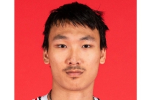 媒體人：淡厚然坐穩(wěn)西雅圖大學(xué)先發(fā)中鋒位置 最大問題是犯規(guī)控制