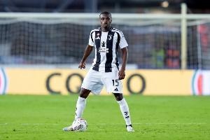 卡盧盧：DV9被拉扯應(yīng)該判點球，他受到噓聲影響這是人之常情