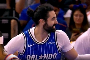 這配合+扣籃似曾相識(shí)呢？布萊克借掩護(hù)突破助飛比塔澤雙手炸扣！