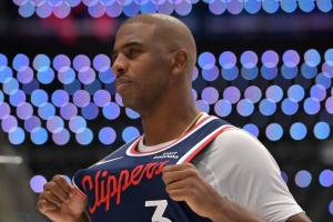 彩虹球衣！保羅效力過(guò)球隊(duì)：黃蜂 快船 火箭 雷霆 太陽(yáng) 勇士 馬刺