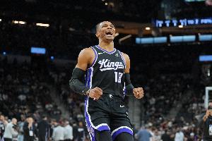 風(fēng)馳電掣！威少左沖右突 連續(xù)攻筐得手率隊(duì)占據(jù)主動