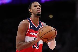 摧枯拉朽！薩爾接球順下 騰空暴起力壓吉迪暴力灌筐