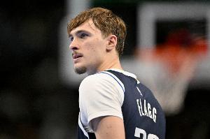 手感一般！弗拉格15中4拿到12分7板1助1斷1帽