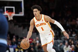 帶隊(duì)起勢(shì)！杰倫·約翰遜半場(chǎng)9中5拿15分7板3助 第二節(jié)4中4得11分