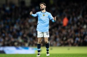 可愛BBC記者：瓜迪奧拉在場邊發(fā)指令，B席說：誰？我？