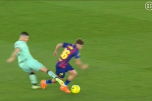 踢倒費(fèi)爾明被罰下！桑塞特在VAR審查時(shí)向裁判稱自己是正常鏟球