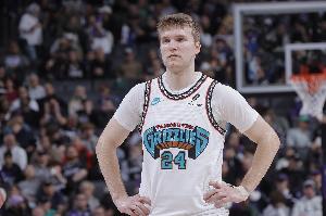 手感火熱！卡姆·斯潘塞三分再中 幫助灰熊占據(jù)主動