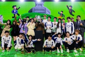 Langx曬合照：今年解說(shuō)杯結(jié)束啦 明年加油 大滿亞上路了