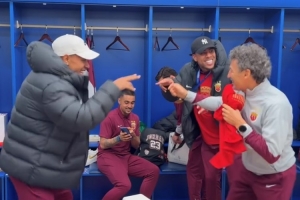 慶祝中超三連冠！海港外援賽后更衣室跳舞