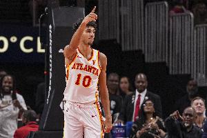 不信這個(gè)邪！里薩謝先空接扣飛 隨后快攻和隊(duì)友傳切完成飛身暴扣