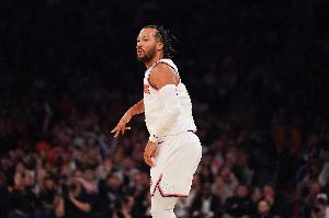 下半場(chǎng)沒能延續(xù)火力！布倫森21中12砍33分11助攻 下半場(chǎng)得10分