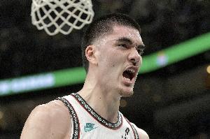 禁飛區(qū)！埃迪守護籃筐 暴起大帽拒絕加福德扣籃