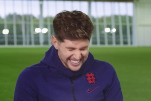 知名節(jié)目！斯通斯21年做客節(jié)目炸雞店約會：尬聊天花板！