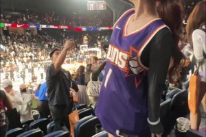 甜不辣現(xiàn)身中國(guó)賽現(xiàn)場(chǎng)，這身材還是那么頂啊