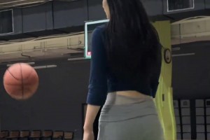 讓開，讓我來給她上點(diǎn)對抗。。。