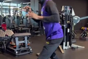 艾頓：我在湖人學到很多 湖人籃球不簡單 我已慢慢融入