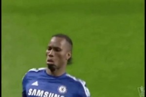 足壇滑跪劃分兩種！一種是德羅巴另一種是其他！