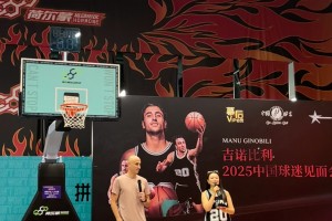 48歲的吉諾比利中國行活動，旁邊的女主持人小姐姐有點(diǎn)好看哦！