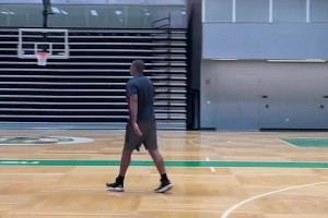 獨(dú)行俠記者：中國(guó)球鞋文化非常濃 這么多球星在夏天中國(guó)行有原因