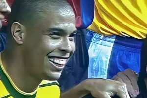 只有游戲中才會(huì)出現(xiàn)！1999年巴薩百年華誕，巴薩大戰(zhàn)巴西國(guó)家隊(duì)！