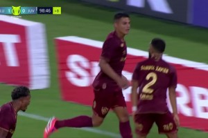 老兵精神！41歲仍決定比賽！蒂亞戈-席爾瓦凌空側(cè)鉤雜耍絕殺