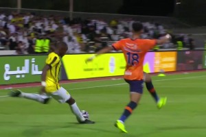 【集錦】沙特聯(lián)-本澤馬失點(diǎn) 吉達(dá)聯(lián)合1-1費(fèi)哈先賽落后榜首2分