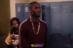 視頻拍攝于1995年，17歲的科比略顯青澀！