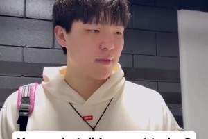 表情管理炸裂！楊瀚森問(wèn)記者：今天吃什么？記者：咖啡！