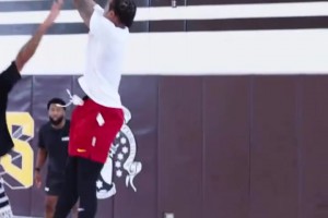 依然是熟悉的古典中投！德羅贊休賽期進(jìn)攻集錦！