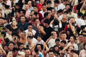 確實(shí)挺能打！野球場(chǎng)肘姐：做我的敵人你能撐多久？