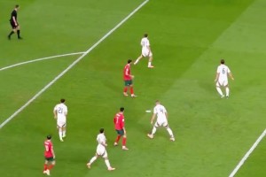 世界名畫！米蘭：這不經(jīng)意的一剎那，是誰的整個青春？