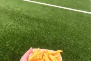 現(xiàn)在笑得有多開心，等會兒哭得就有多慘