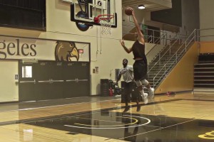 完美的肌肉線條！易建聯(lián)多年前在洛杉磯的個(gè)人訓(xùn)練！