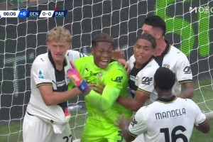 日本門神！鈴木彩艷意甲補時撲出點球！助帕爾馬拿到1分！