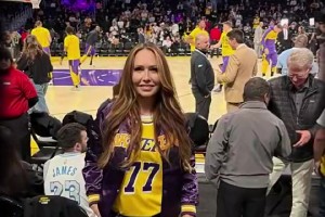 風(fēng)韻猶存！東契奇媽媽完全看不出51歲了啊