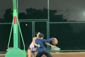 小伙子強(qiáng)打小姐姐毫不留情，這就是傳說中的西格瑪男人？