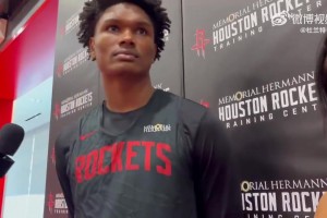 在NBA最后一季？威少這小表情不想承認(rèn)又沒辦法：對(duì)頭