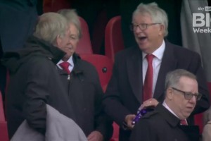 邁尼昂精彩的腳下技術(shù)，令佛羅倫薩球員無可奈何