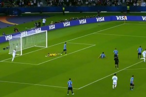 看了C羅這個(gè)視頻，讓人覺(jué)得凌空抽射很簡(jiǎn)單