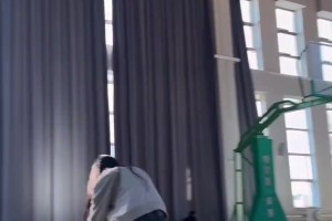 有些女孩子真是一點運動天賦都沒有哈哈哈