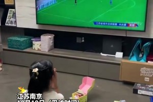 投入！蘇超南京隊和泰州隊點球大戰(zhàn)，10歲小姑娘跪拜祈求
