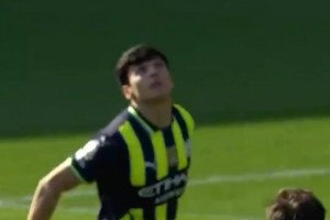 太狠了這球！胡桑諾夫：這就是英超的對抗嗎？大哥們輕一點撞