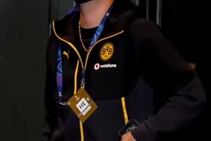 經(jīng)典球衣！當(dāng)年的皇馬球員通道：大家都在等C羅出場(chǎng)！