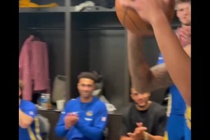 這新秀打球真的用腦子！勇士賽季開門紅，比賽用球給到理查德！