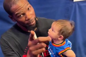 連登哥都有后了！杜蘭特抱著雷霆球迷兒子 什么時(shí)候自己生啊