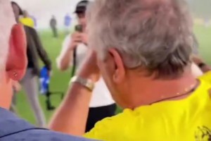 此前元老賽巴西8:3意大利：巴喬攙扶濟(jì)科入場(chǎng)，獨(dú)狼上演帽子戲法