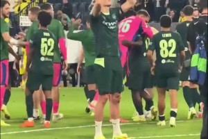 鄙人不善唱歌！新人入隊(duì)要唱歌，魔笛選擇給全隊(duì)買iPhone！