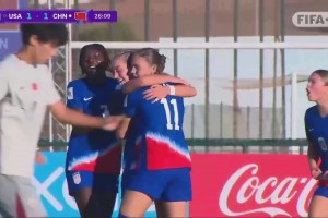被扳平！中國(guó)女足中場(chǎng)被斷球，馬爾瑟姆一條龍突入禁區(qū)破門