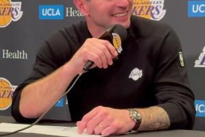 雷迪克：比賽中的某一刻，我在想“要是詹姆斯在就好了”