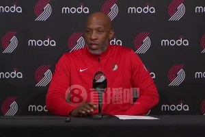 這就是愛情～克萊女友梅根賽后來接克萊下班回家~